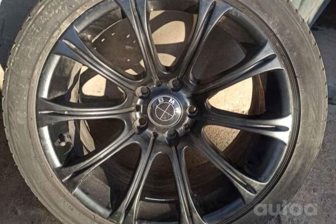 Eu 3 sveiki vienas mustas, valuveljed