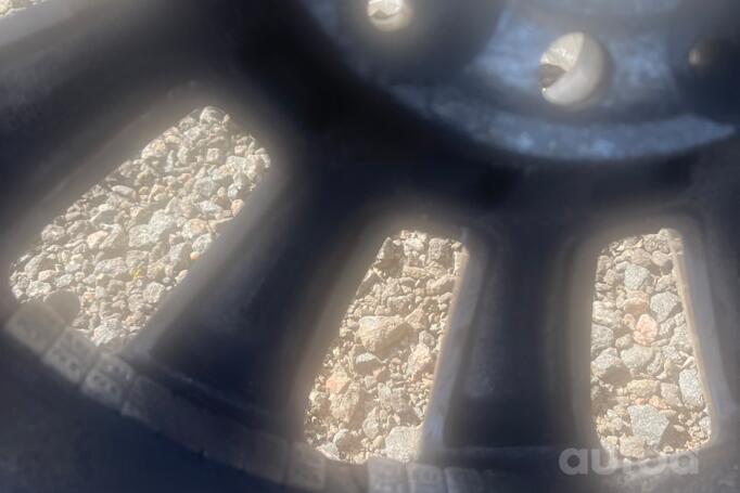 Mercedes Borbet, valuveljed