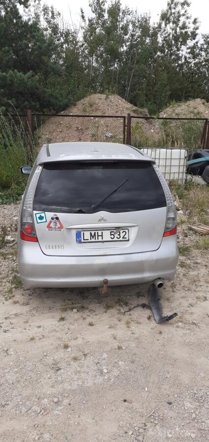 Mitsubishi Grandis 1 generation Minivan