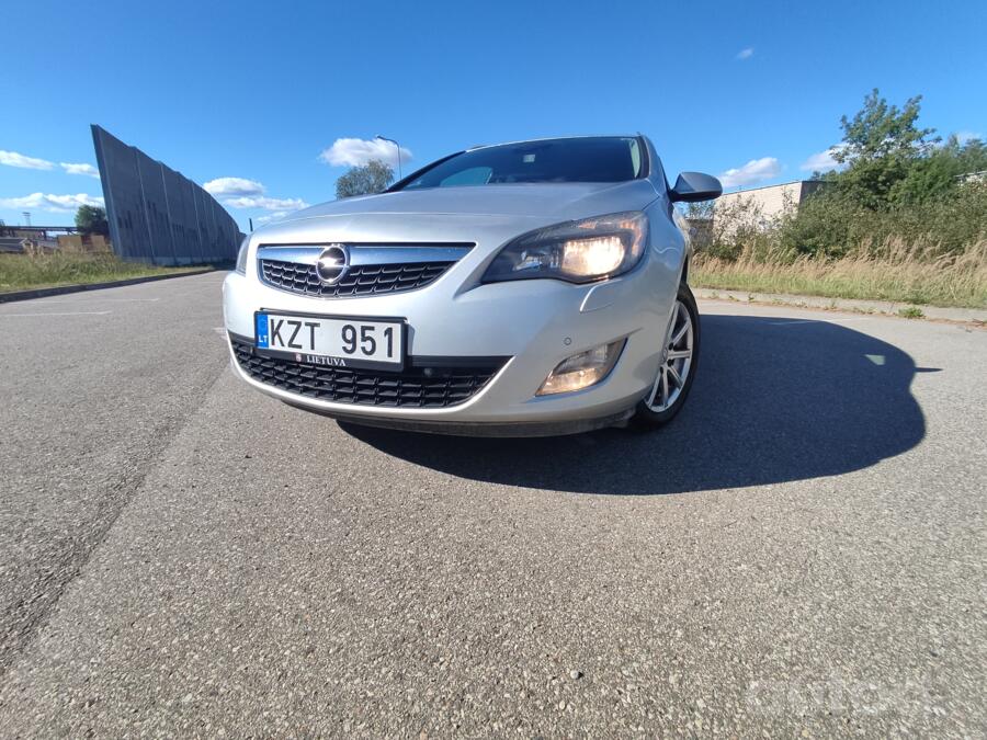 Opel Astra J Sports Tourer wagon