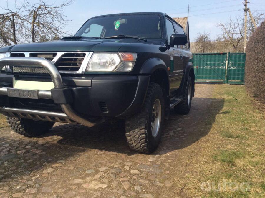 Nissan Patrol Y61 SUV 3-doors