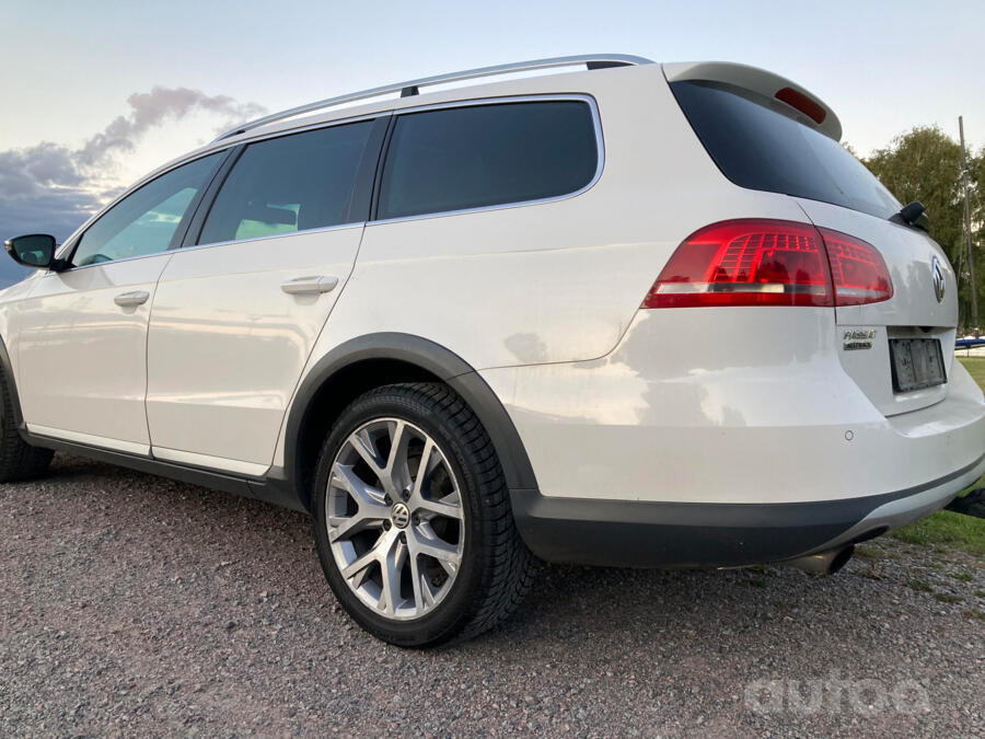 Volkswagen Passat B7 Variant Alltrack wagon 5-doors