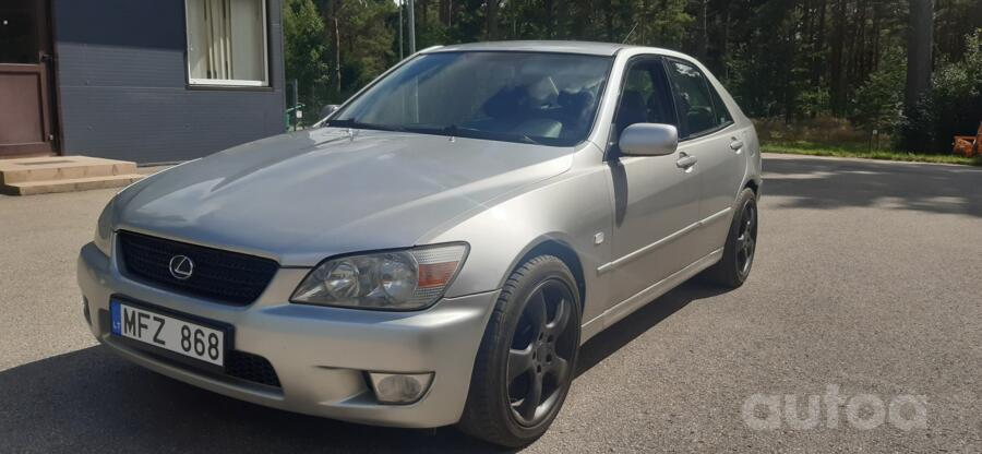 Lexus IS XE10 Sedan