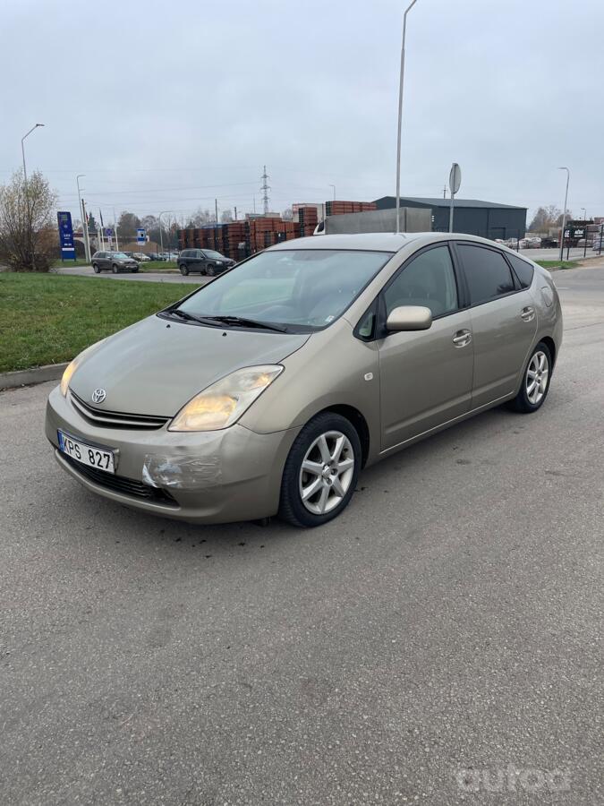 Toyota Prius 2 generation [restyling] (XW20)