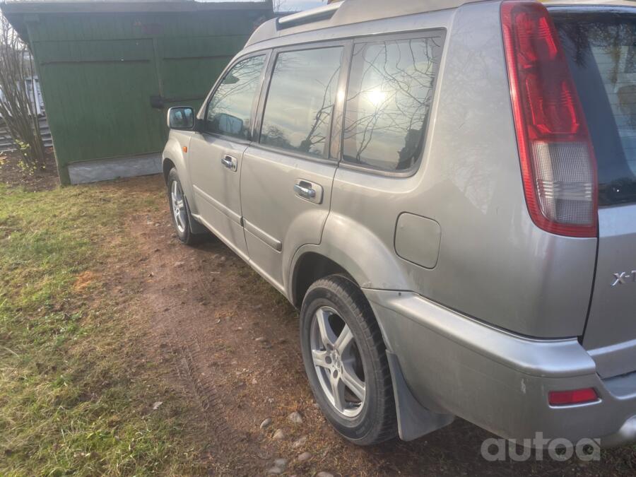 Nissan X-Trail T30 Crossover