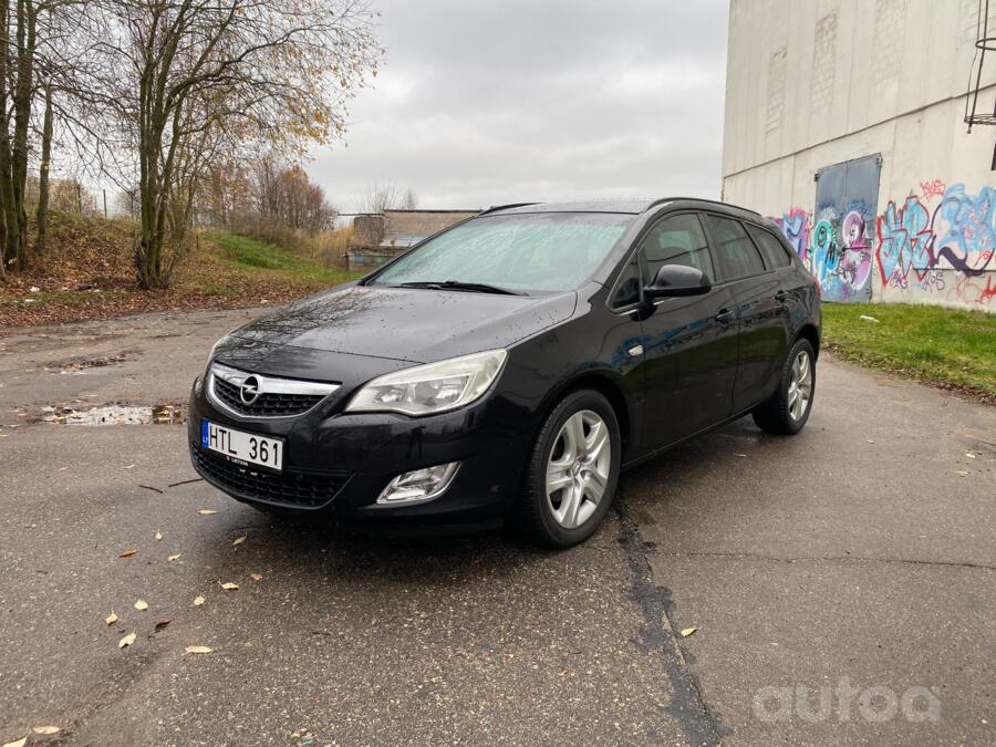Opel Astra J Sports Tourer wagon