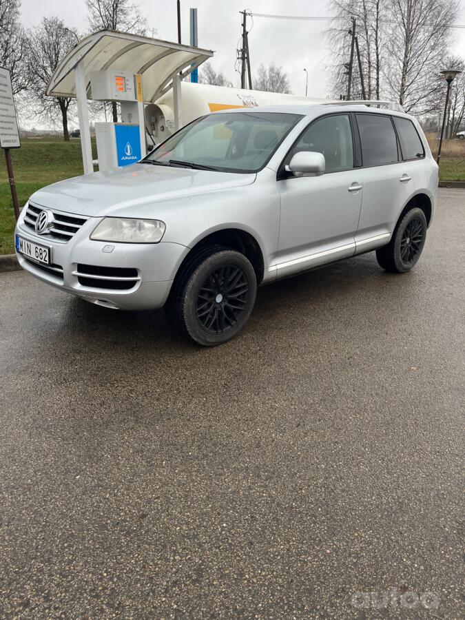 Volkswagen Touareg 1 generation Crossover