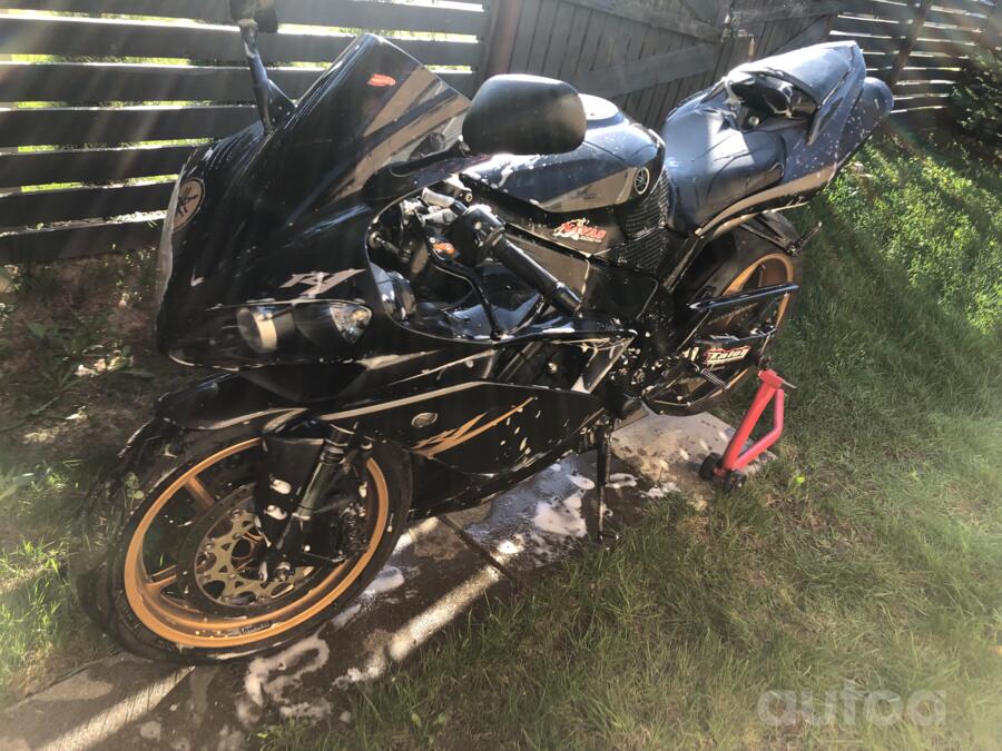 Yamaha R1
