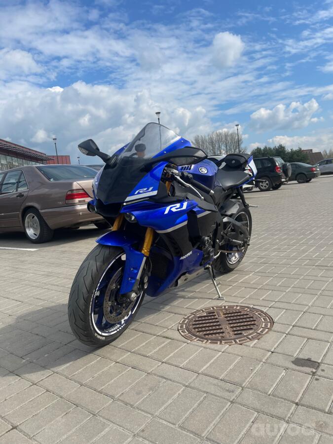 Yamaha R1