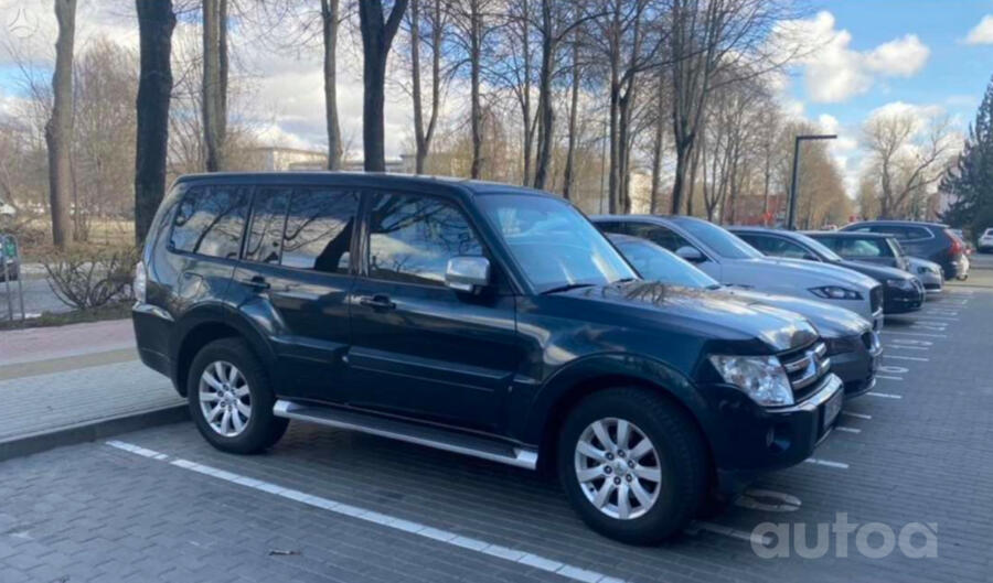 Mitsubishi Pajero 4 generation SUV 5-doors