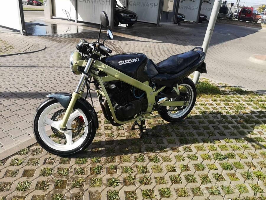 Suzuki GS