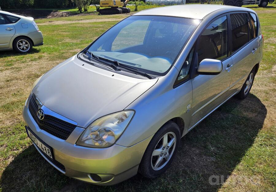 Toyota Corolla Verso 1 generation Minivan