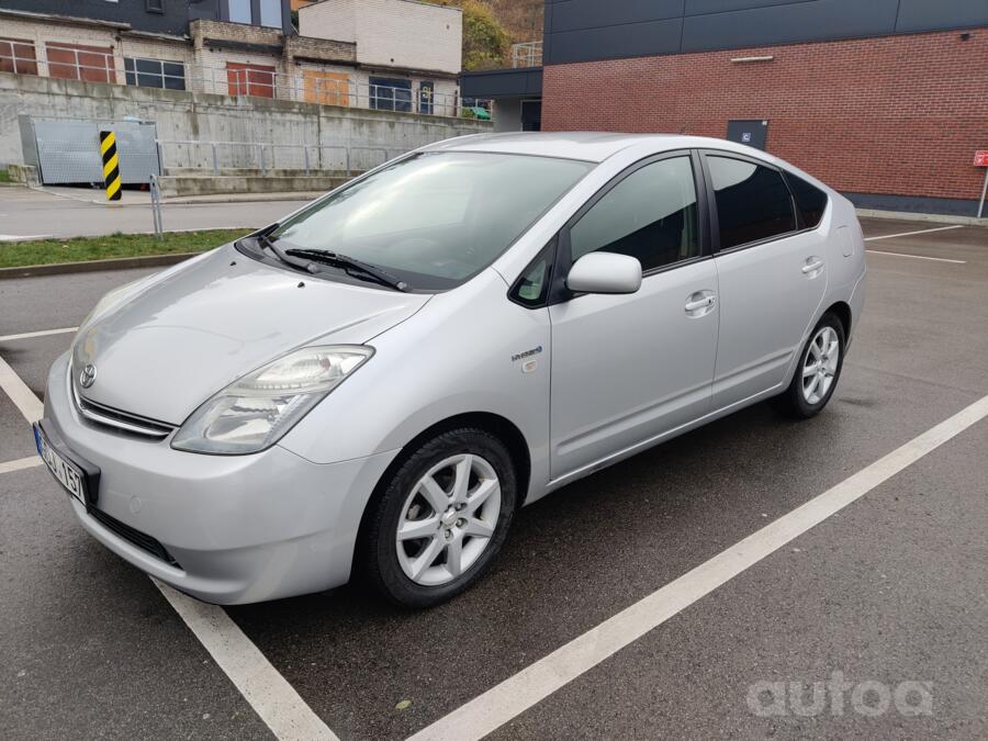 Toyota Prius 2 generation [restyling] (XW20)