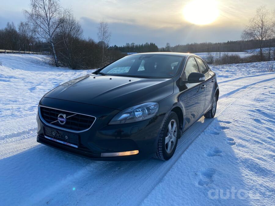 Volvo V40 2 generation Hatchback 5-doors