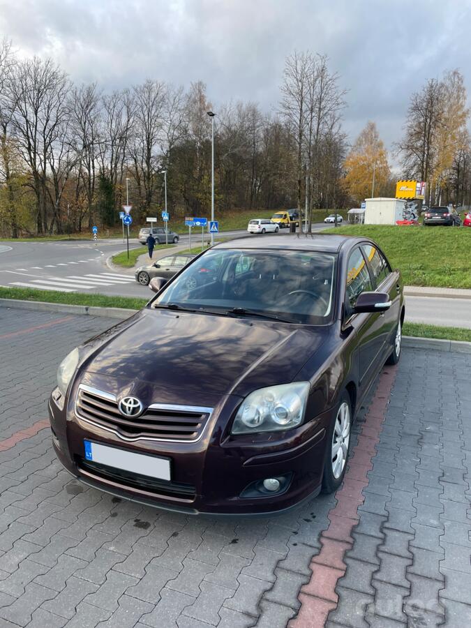 Toyota Avensis 2 generation Sedan