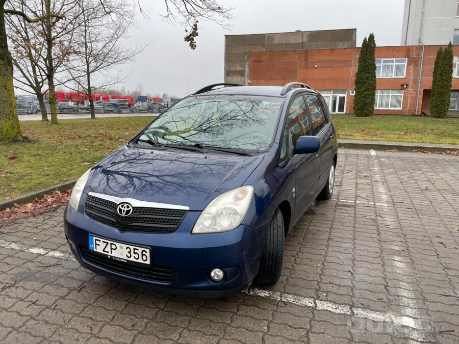 Toyota Corolla Verso 1 generation Minivan