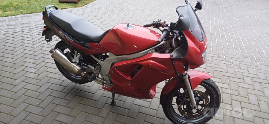 Suzuki GS