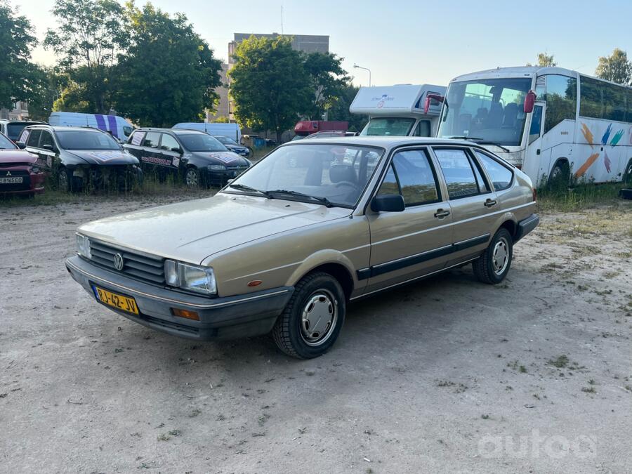 Volkswagen Passat B2 Hatchback 5-doors