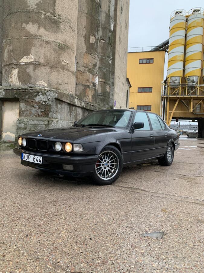 BMW 7 Series E32 Sedan
