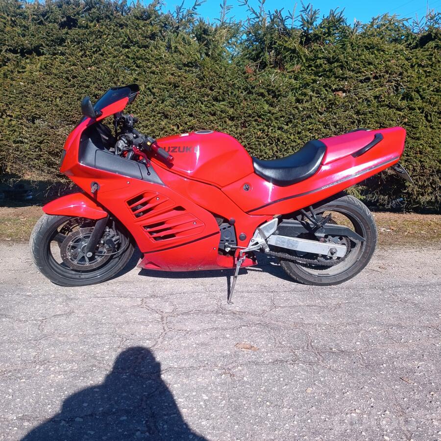 Suzuki RF