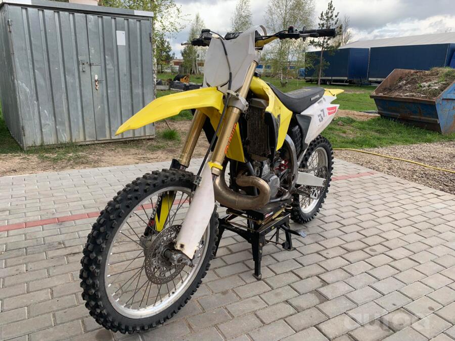 Suzuki RM