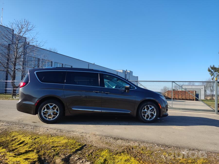 Chrysler Pacifica 2 generation Minivan
