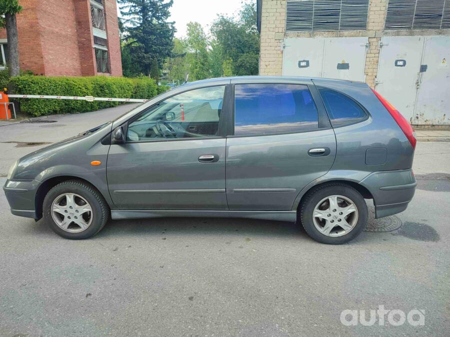 Nissan Almera Tino