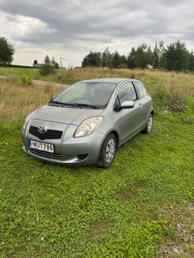 Toyota Yaris 2 generation