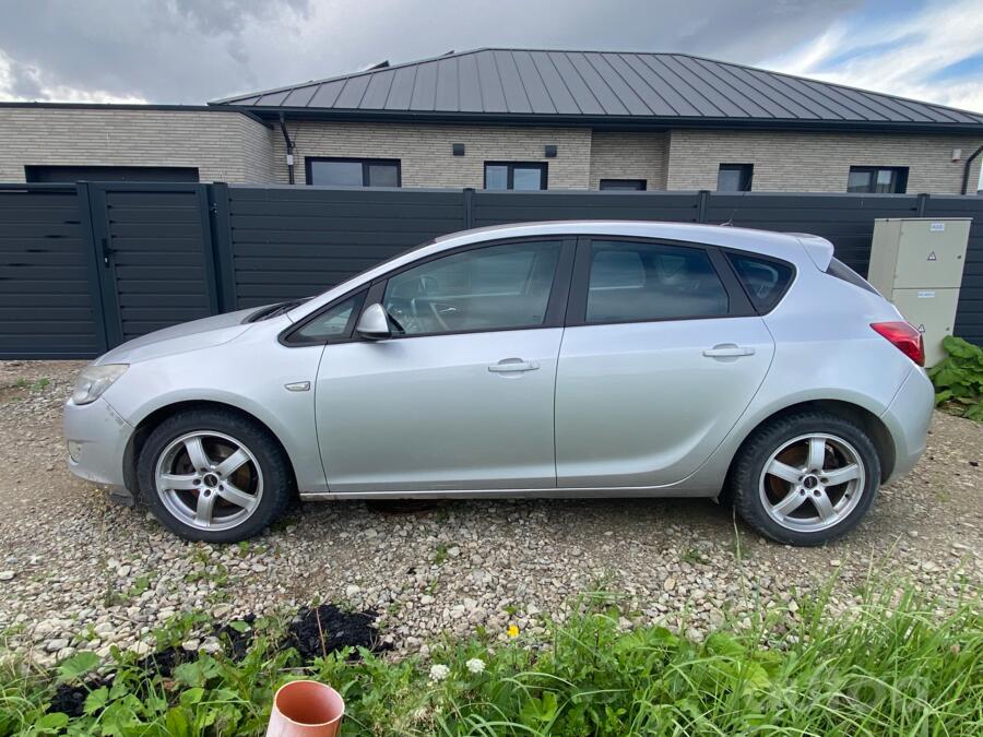 Opel Astra J Hatchback 5-doors