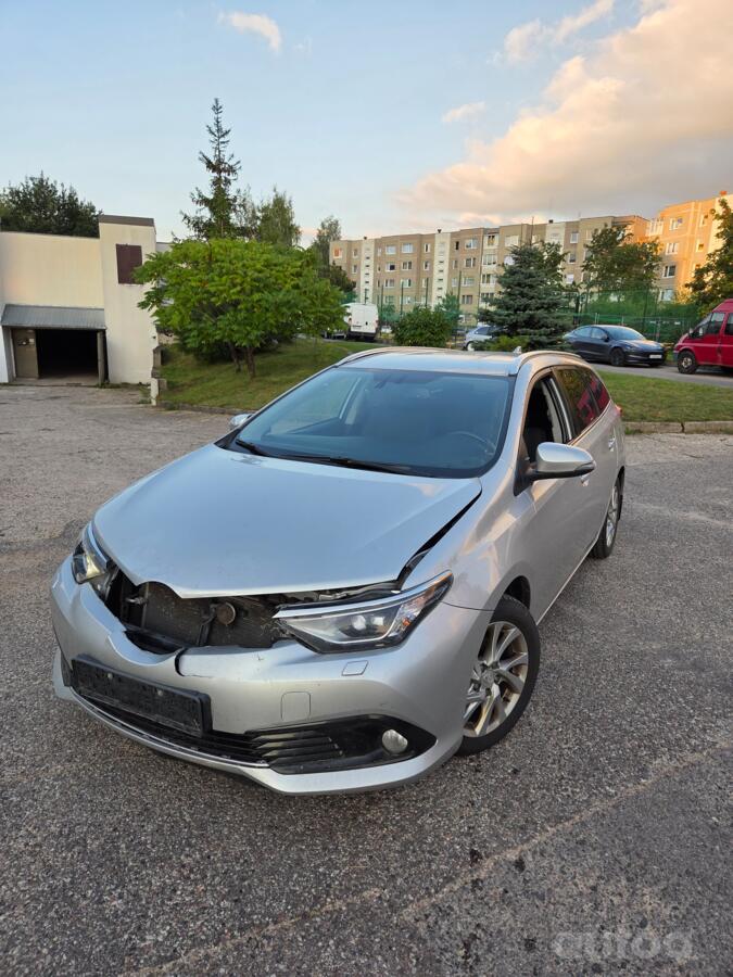 Toyota Auris 2 generation [restyling]