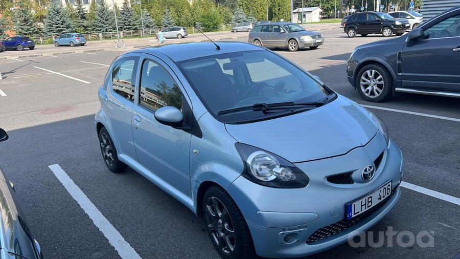 Toyota Aygo 1 generation Hatchback 5-doors
