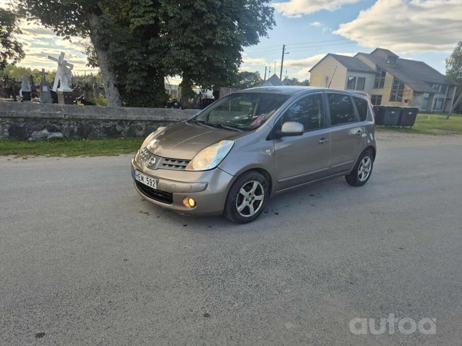 Nissan Note E11 Hatchback