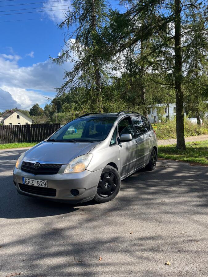 Toyota Corolla Verso 1 generation Minivan