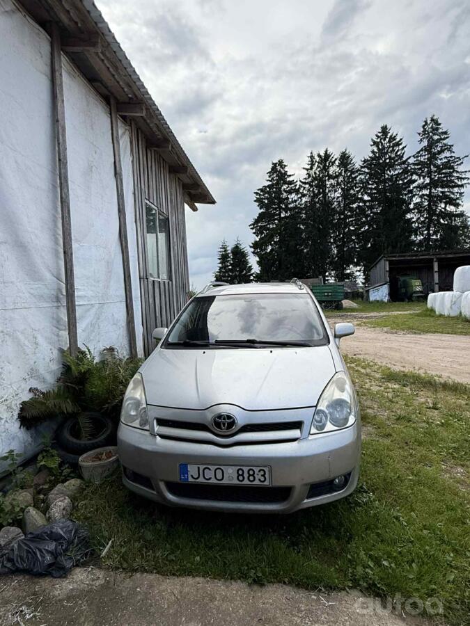 Toyota Corolla Verso 1 generation Minivan