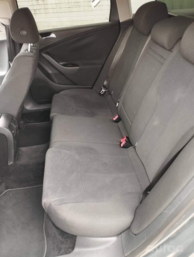 Volkswagen Passat B6 wagon 5-doors