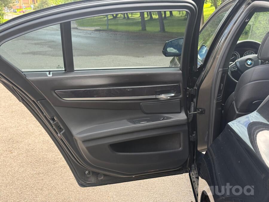 BMW 7 Series F01/F02 Sedan