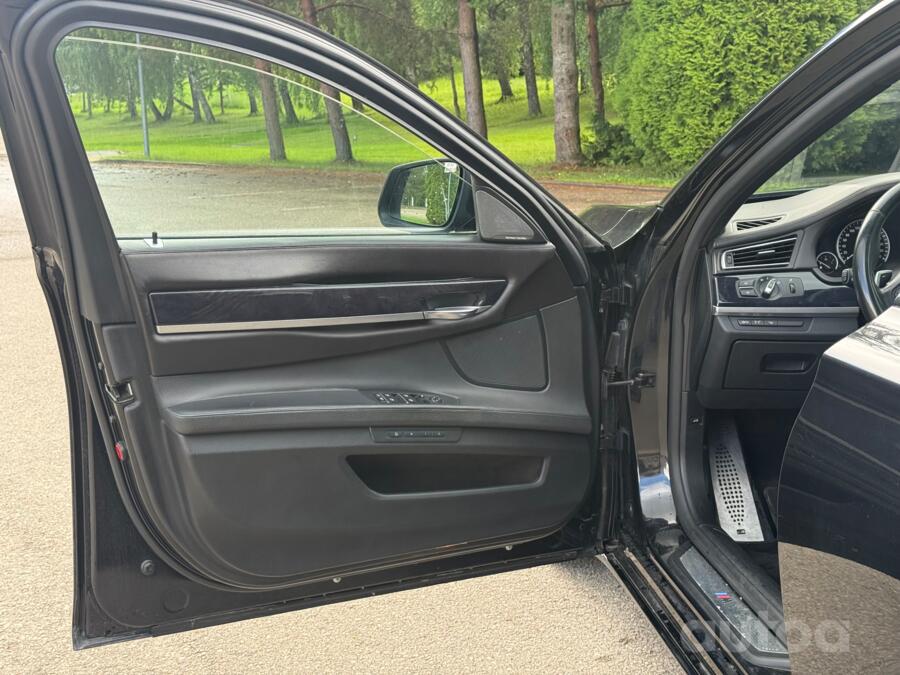 BMW 7 Series F01/F02 Sedan