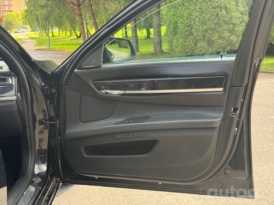 BMW 7 Series F01/F02 Sedan
