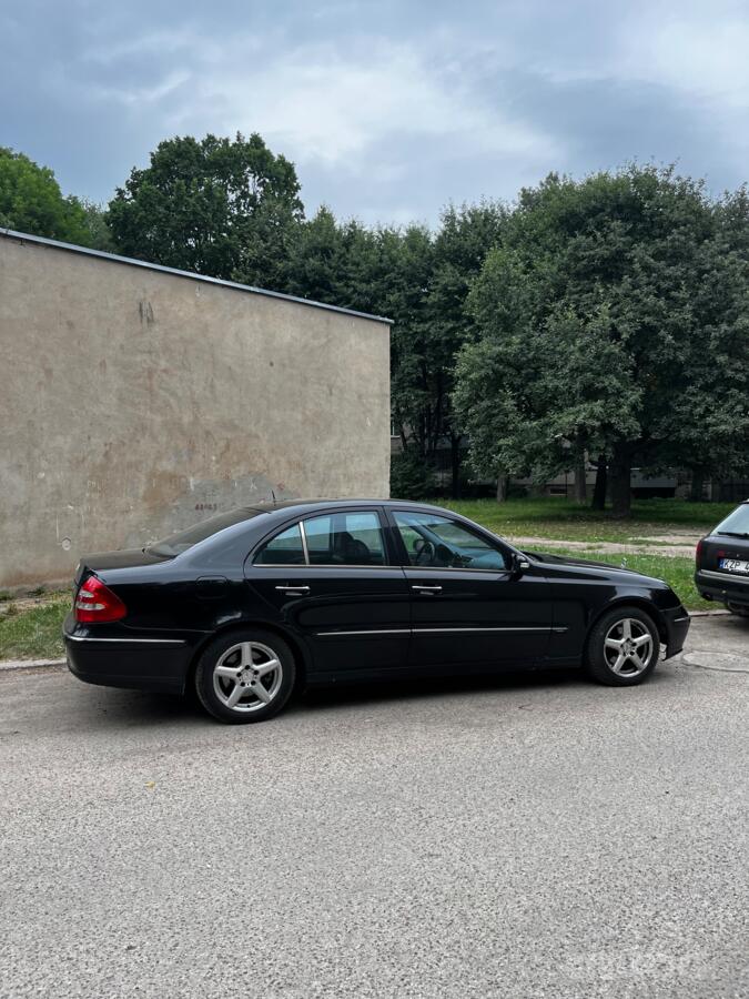 Mercedes-Benz E-Class W211 Sedan