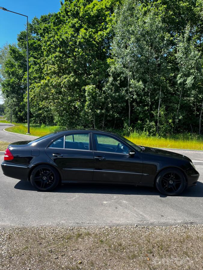 Mercedes-Benz E-Class W211 Sedan