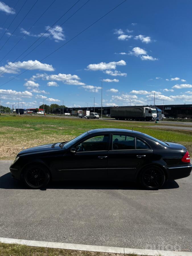 Mercedes-Benz E-Class W211 Sedan