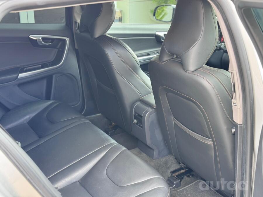 Volvo V60 Cross Country 1 generation wagon 5-doors
