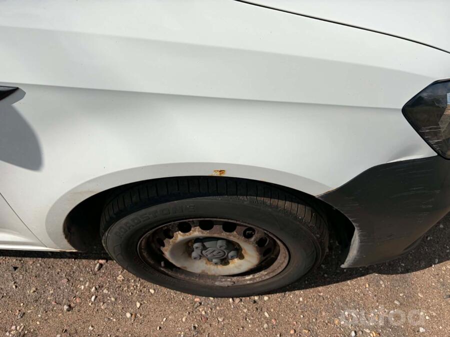 Volkswagen Caddy 4 generation Kombi Maxi minivan 4-doors