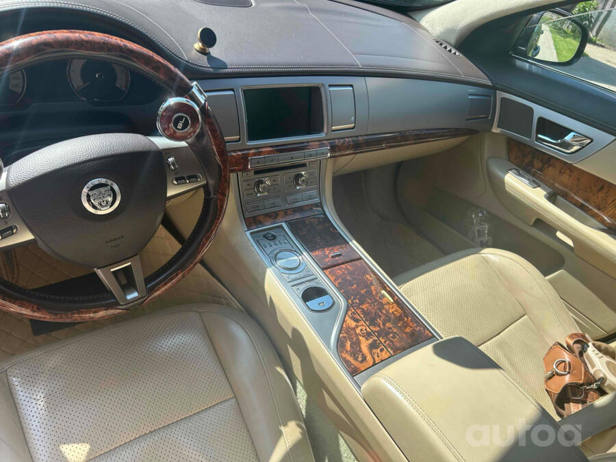 Jaguar XF