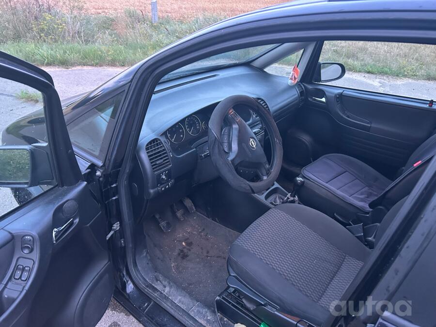 Opel Zafira A [restyling] Minivan 5-doors