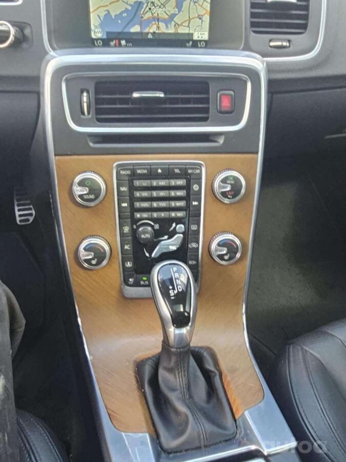 Volvo S60 2 generation [restyling] Sedan 4-doors