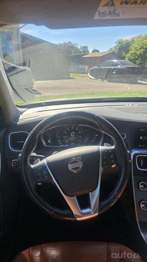 Volvo S60 2 generation [restyling] Sedan 4-doors