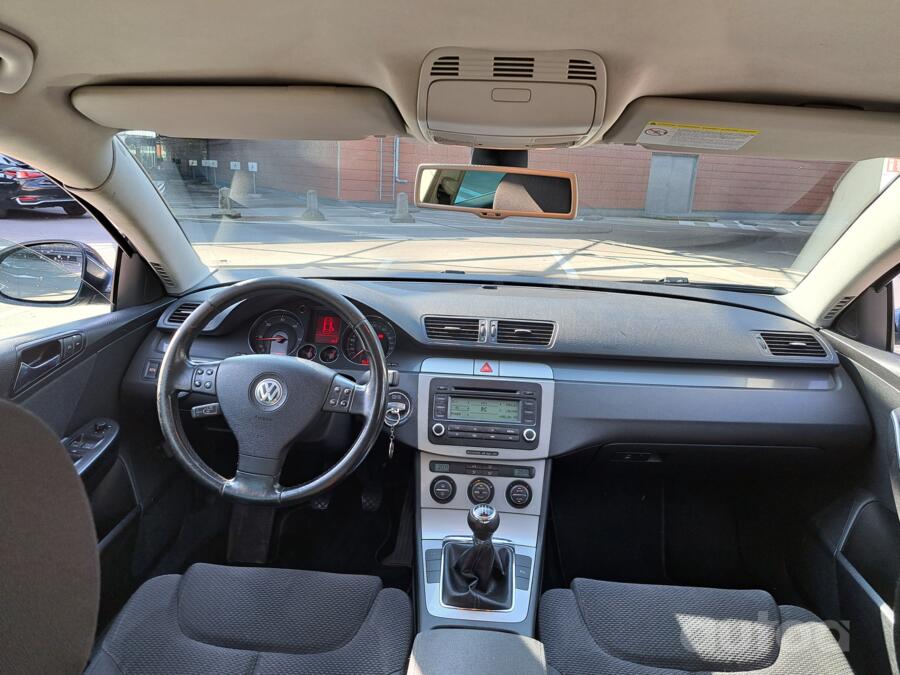 Volkswagen Passat B6 wagon 5-doors