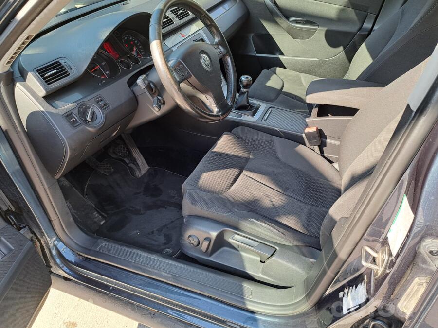 Volkswagen Passat B6 wagon 5-doors