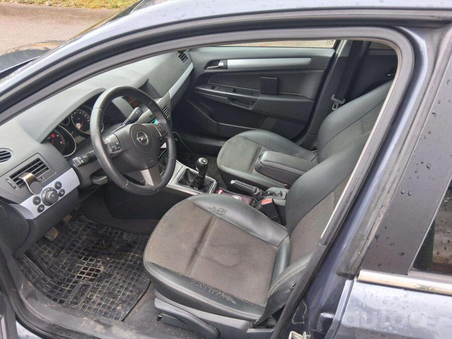 Opel Astra H Hatchback